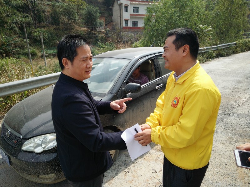 娄底市法制办驻礼左村第一书记徐解长期对礼左村企业帝富莱合作社帮扶副本.jpg